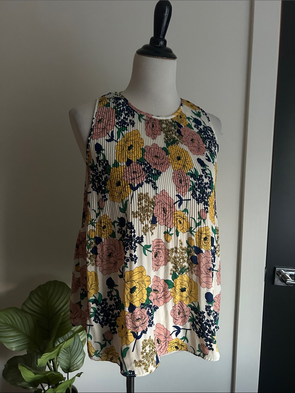S 🌸🌼 Floral Sleeveless crinkle sleeveless pink yellow blue blouse
